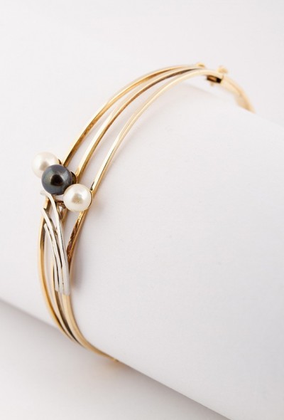 Gouden spangen armband met cultivé parels