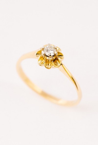 Gouden solitair ring met een briljant van ca. 0.13 ct.