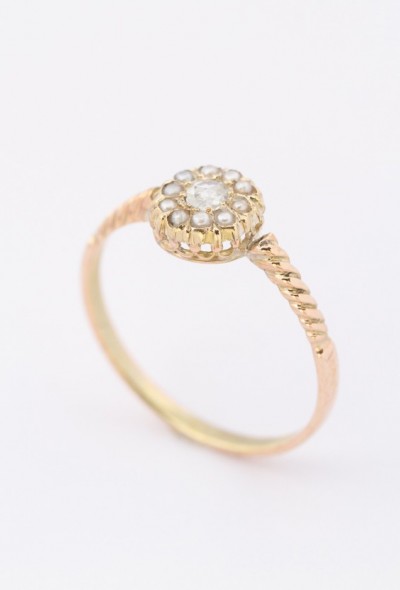 Gouden ring met diamant en zaadparels