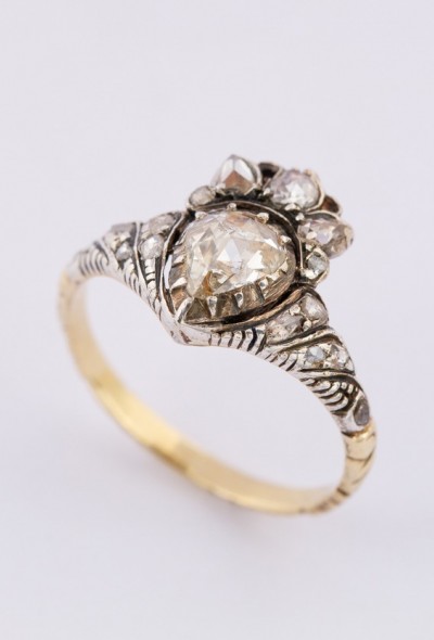 Gouden prinsessen ring met roos geslepen diamanten