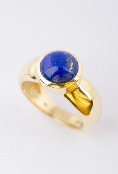 Gouden ring met cabochon geslepen lapis lazuli